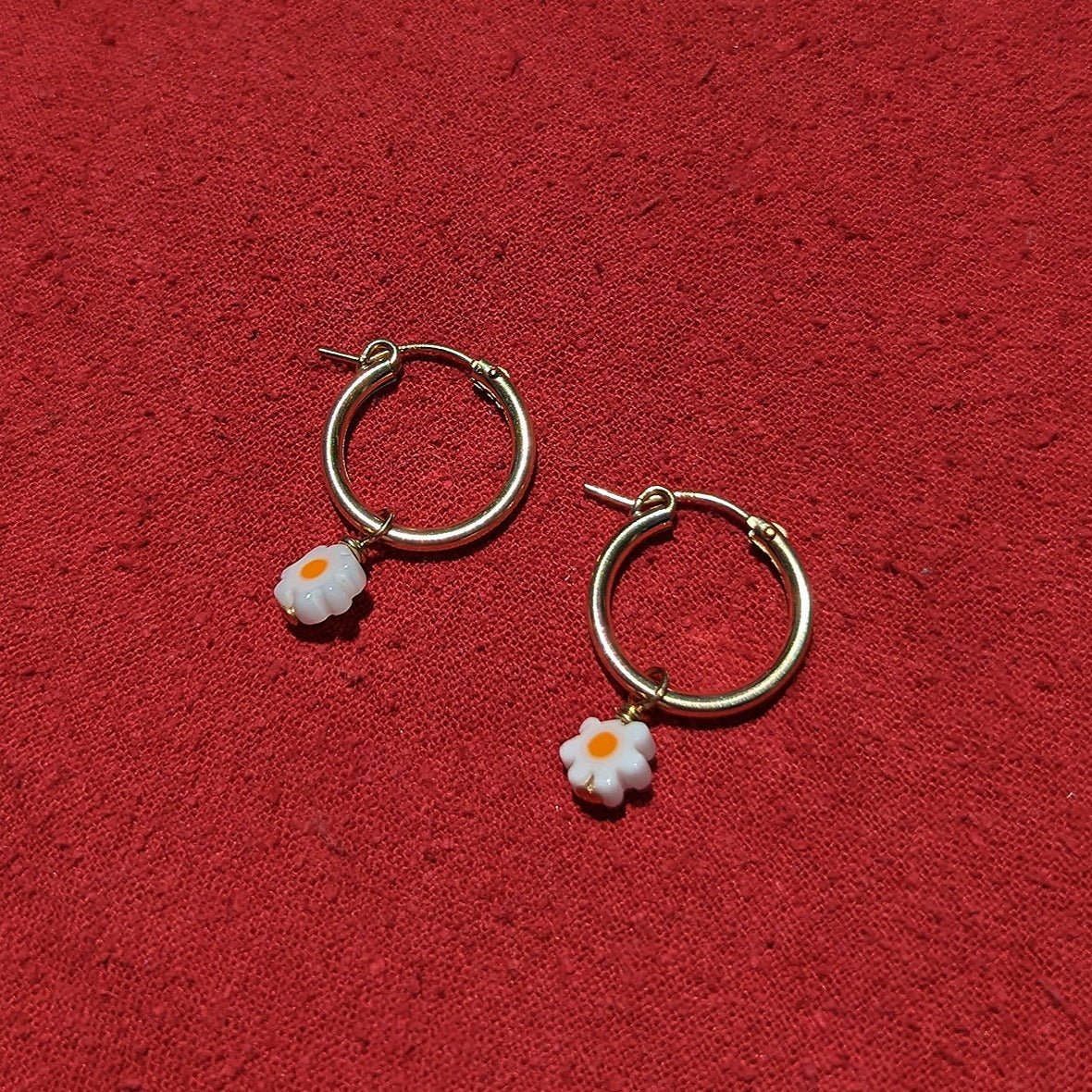 Charm Hoop Earrings | Daisies - pretti.cool