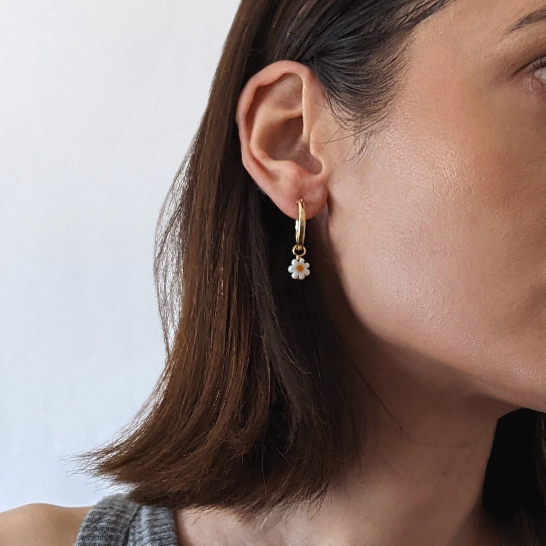 Charm Hoop Earrings | Daisies - pretti.cool