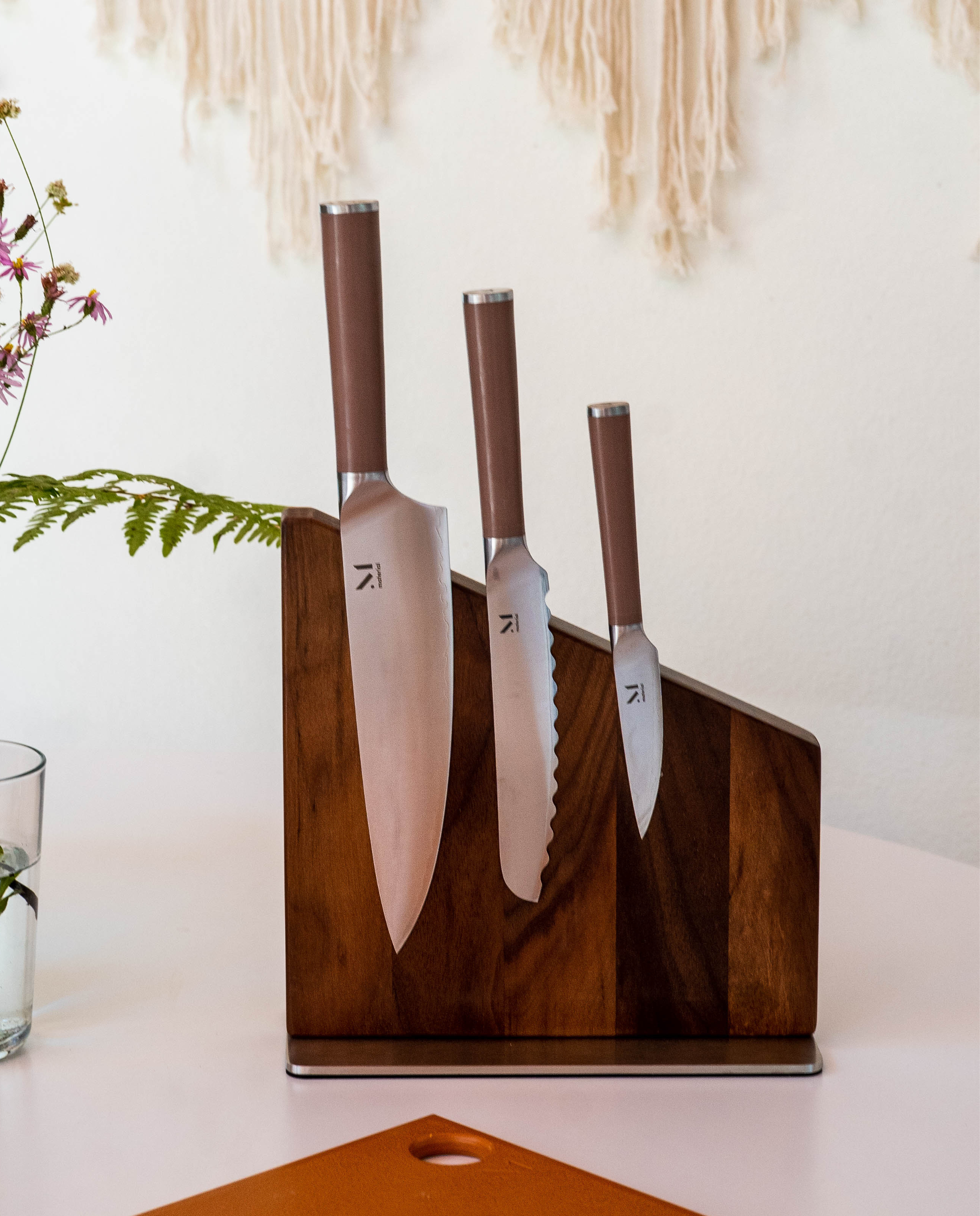 The Stand | Walnut