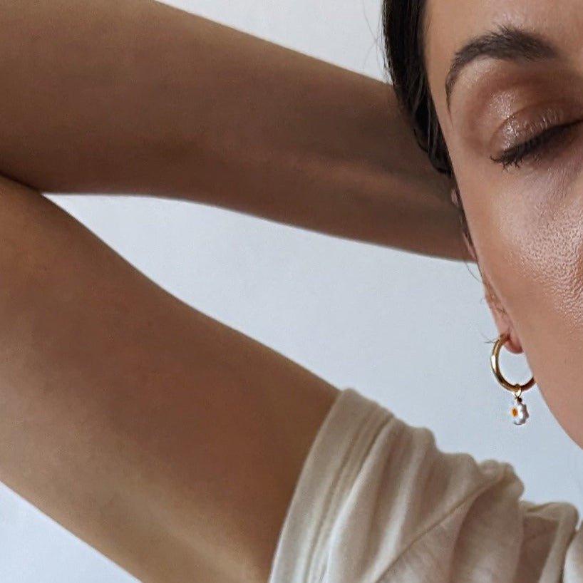 Charm Hoop Earrings | Daisies - pretti.cool