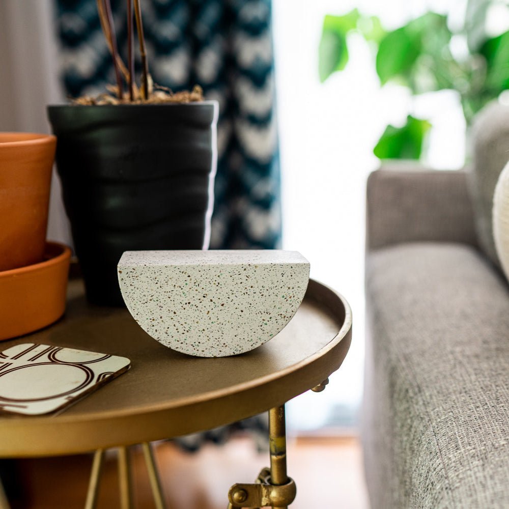 Table Totter | White Terrazzo - pretti.cool