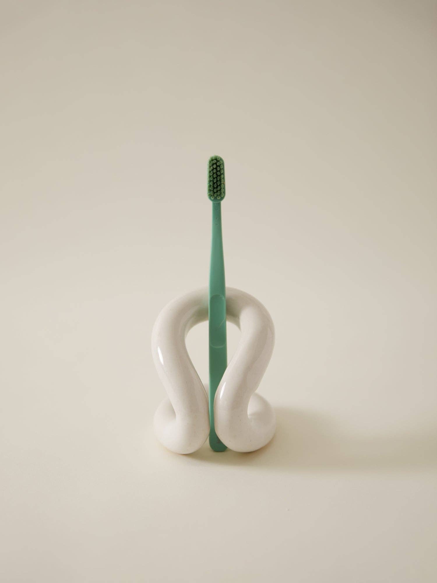 Ood Toothbrush Holder in Glossy White — Virginia Sin (3)