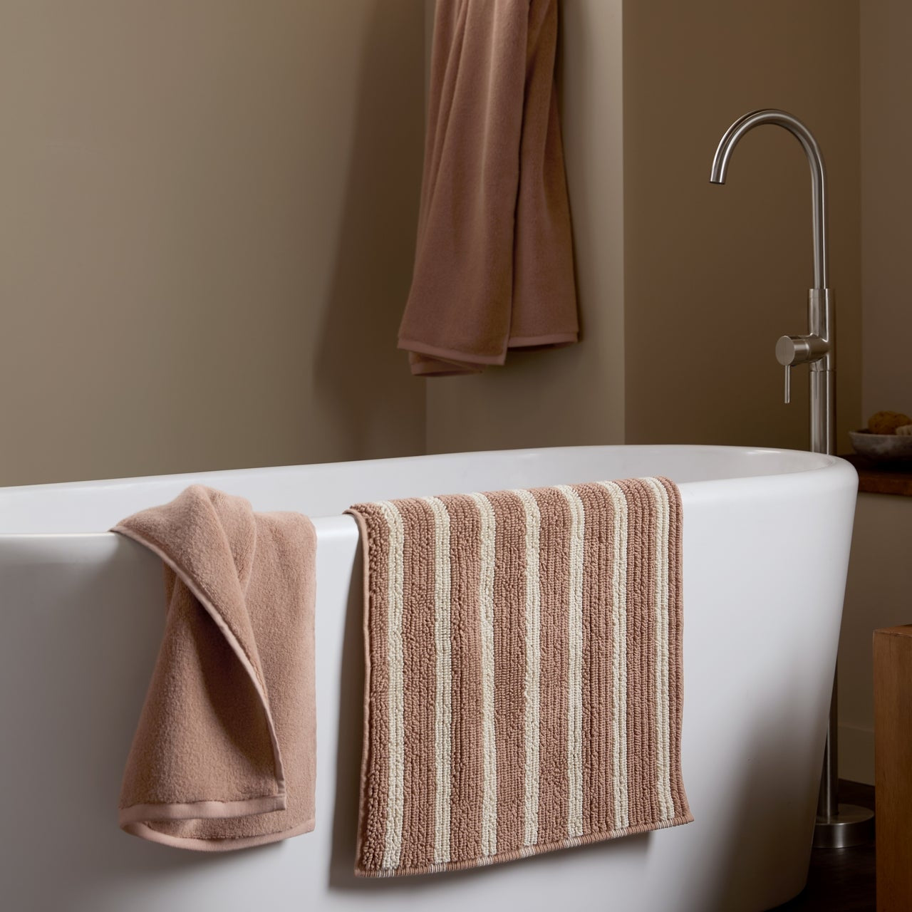 Organic Resort Stripe Tub Mat in Adobe with Butter by Parachute Home — view 2