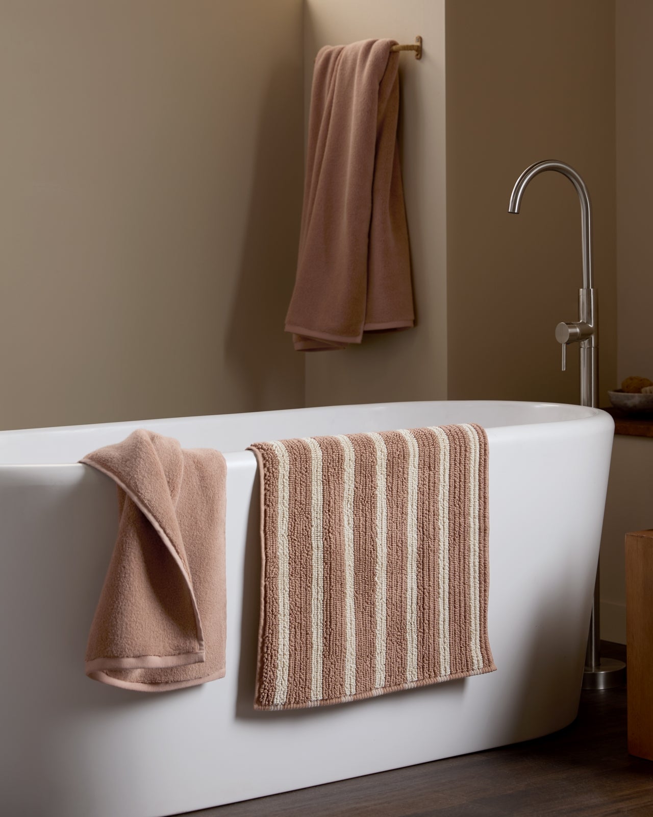 Organic Resort Stripe Tub Mat in Adobe with Butter by Parachute Home — view 2