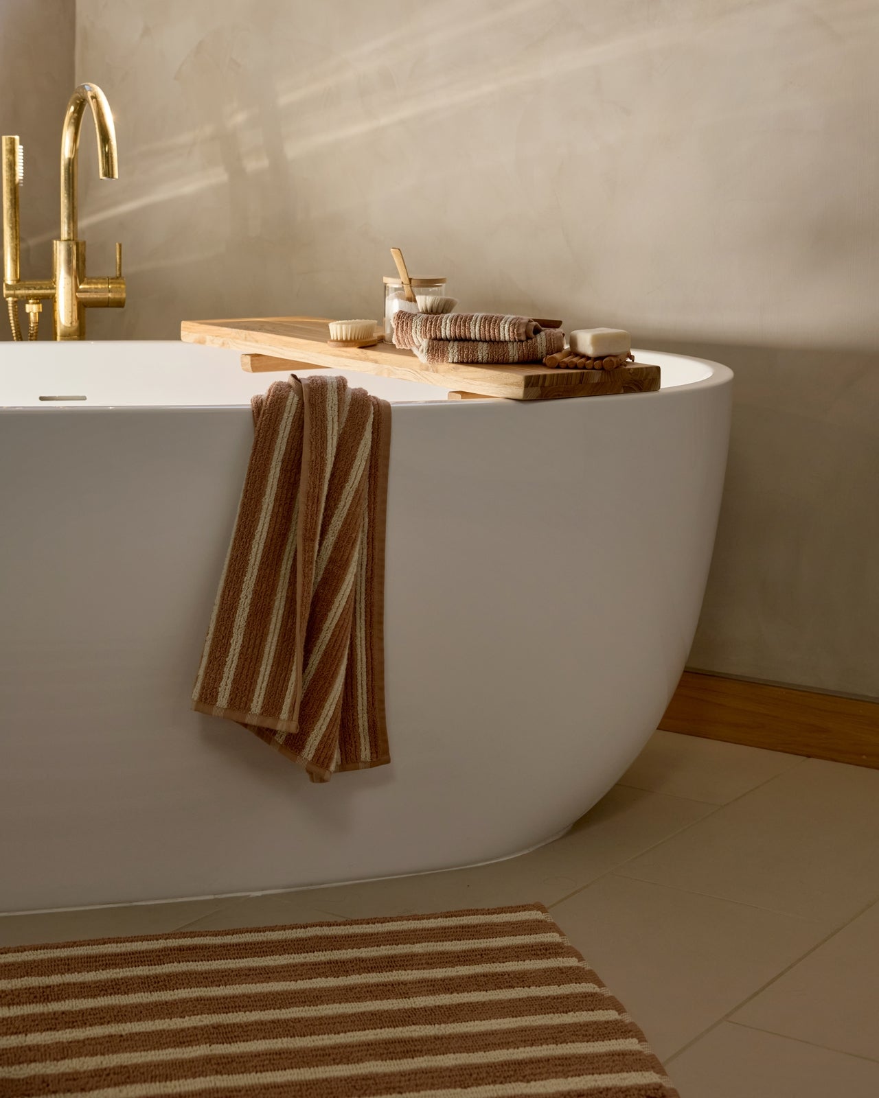 Organic Resort Stripe Tub Mat in Adobe with Butter by Parachute Home — view 4