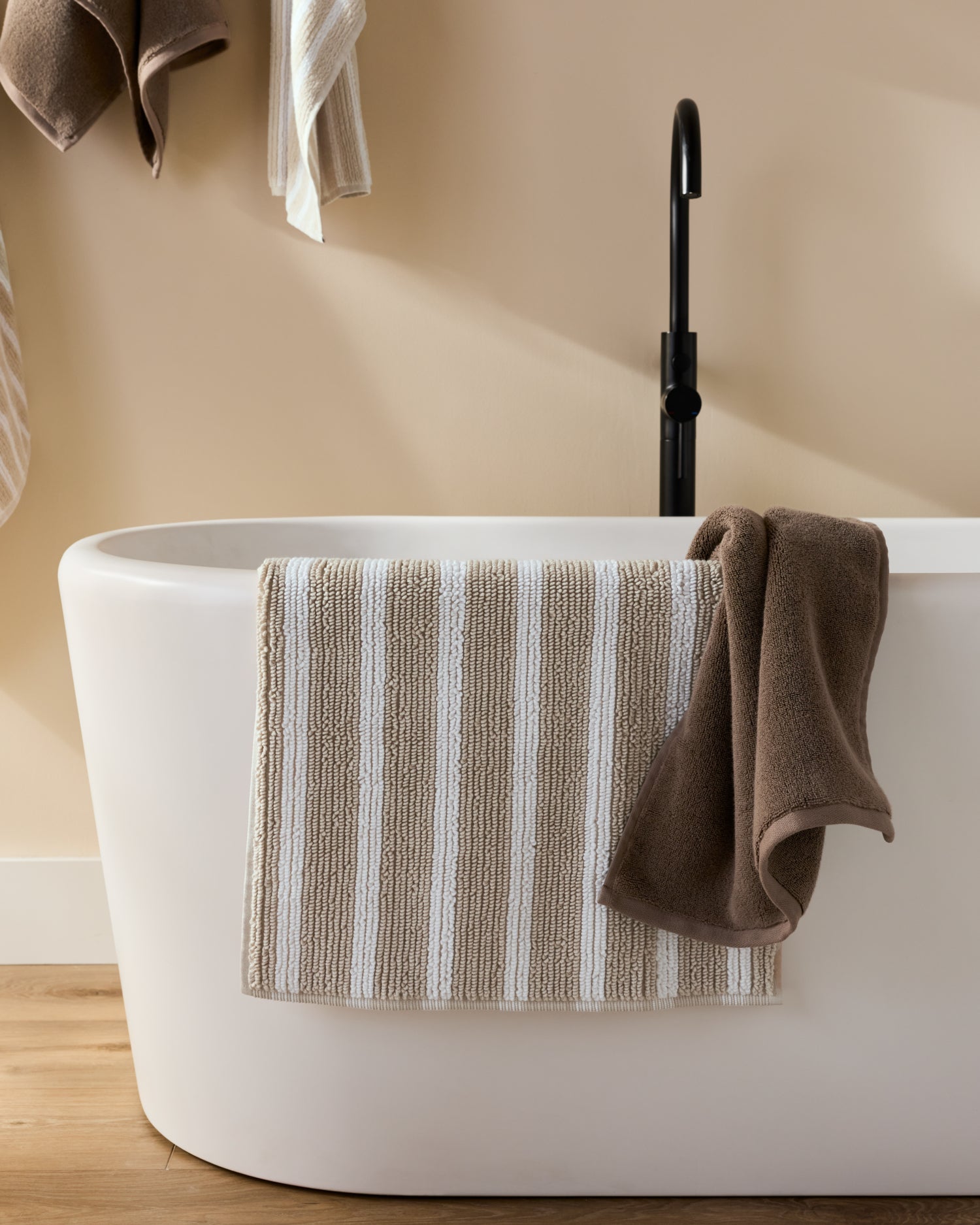 Organic Resort Stripe Tub Mat in Bone with White by Parachute Home — view 4