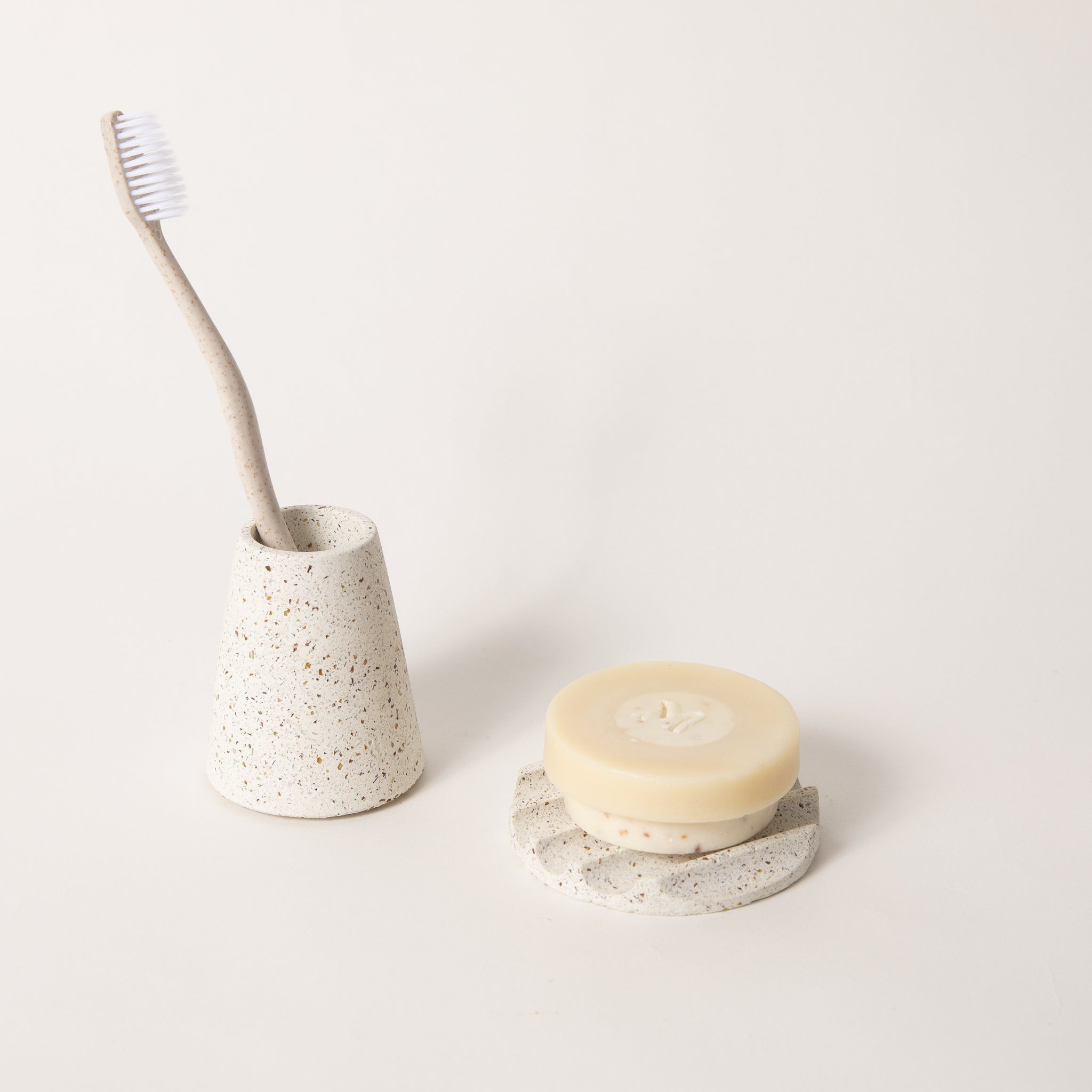 pretti.cool Soap Dish and Toothbrush Holder - Thumbnail 4