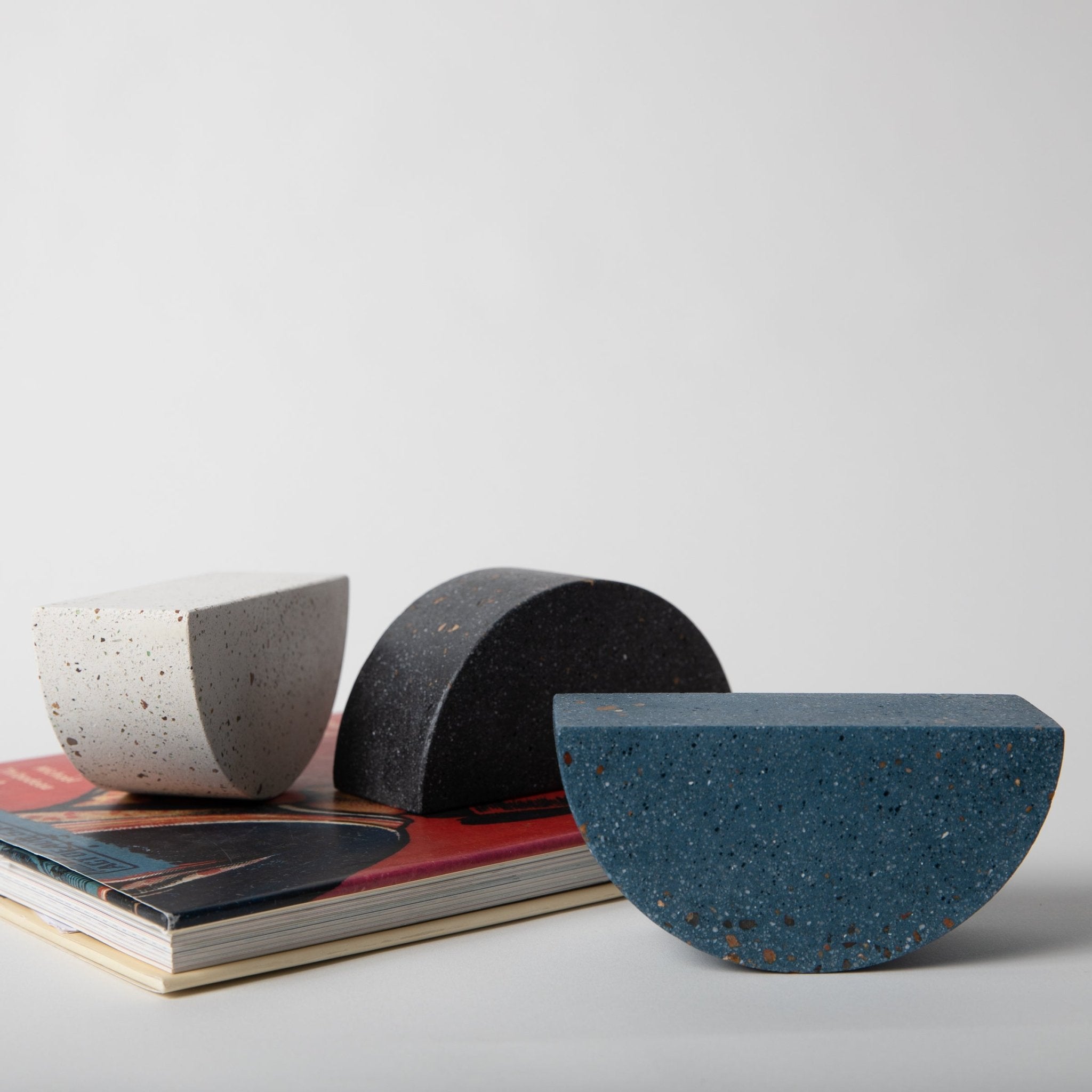 Table Totter | Black Terrazzo - pretti.cool